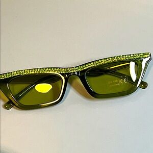 Stylish Green Cat-Eye Sunglasses